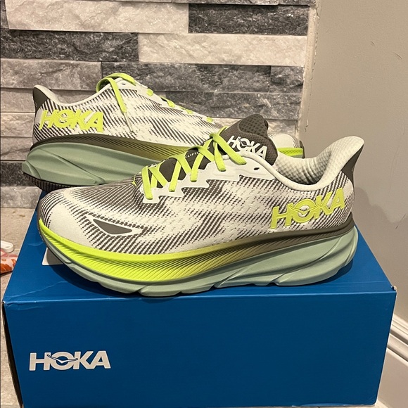 New!! Hoka men's clifton 9 gtx sneakers